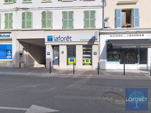 Local d'activité 142 m²