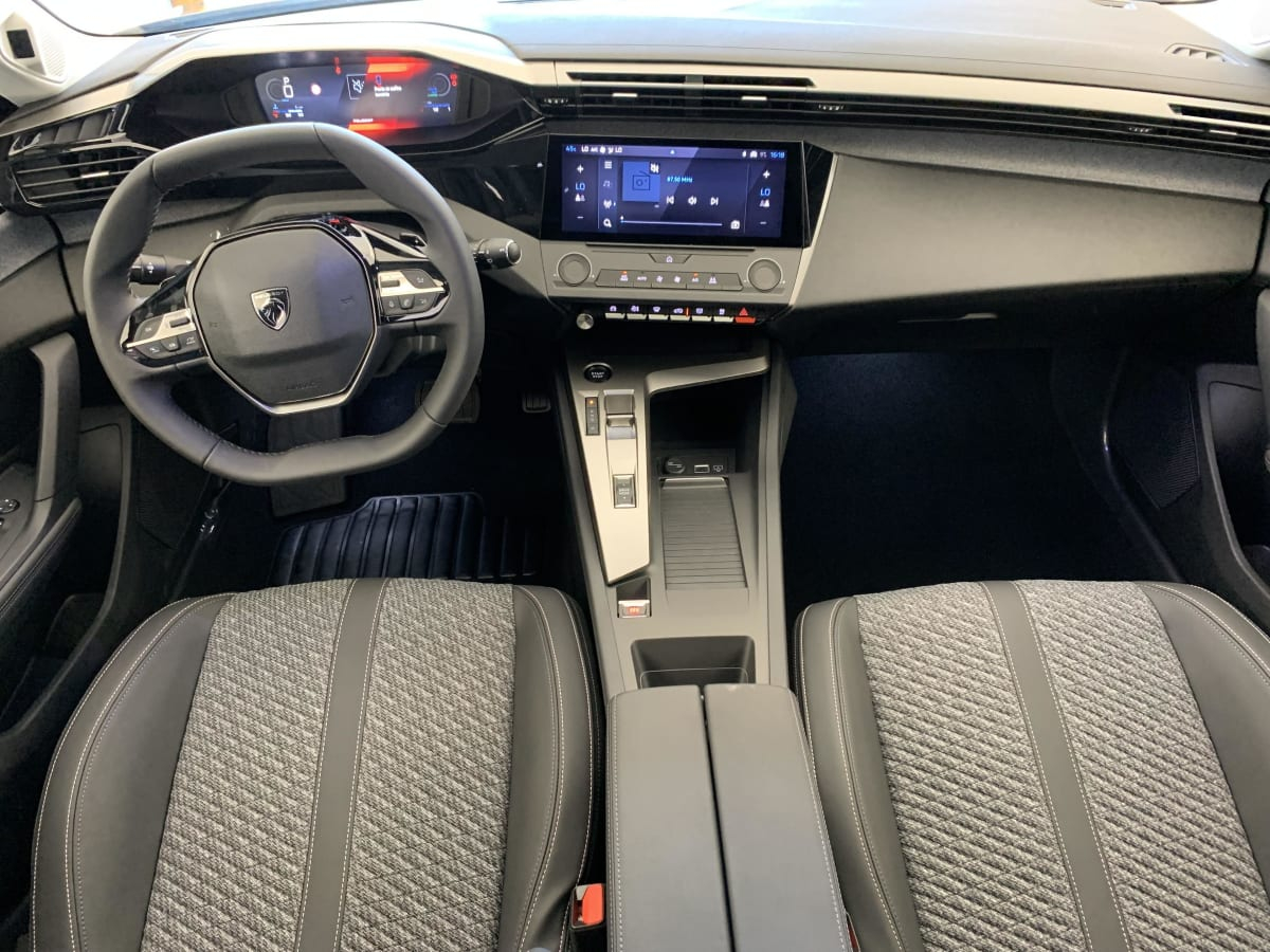 Peugeot 308 — photo 13