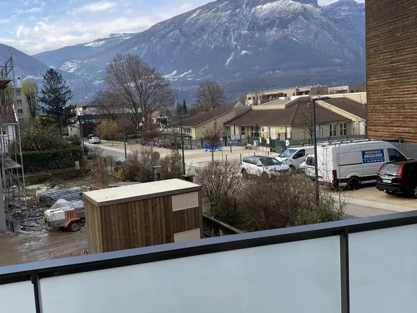 SAINT EGREVE T3 de 63.33m² + TERRASSE + GARAGE