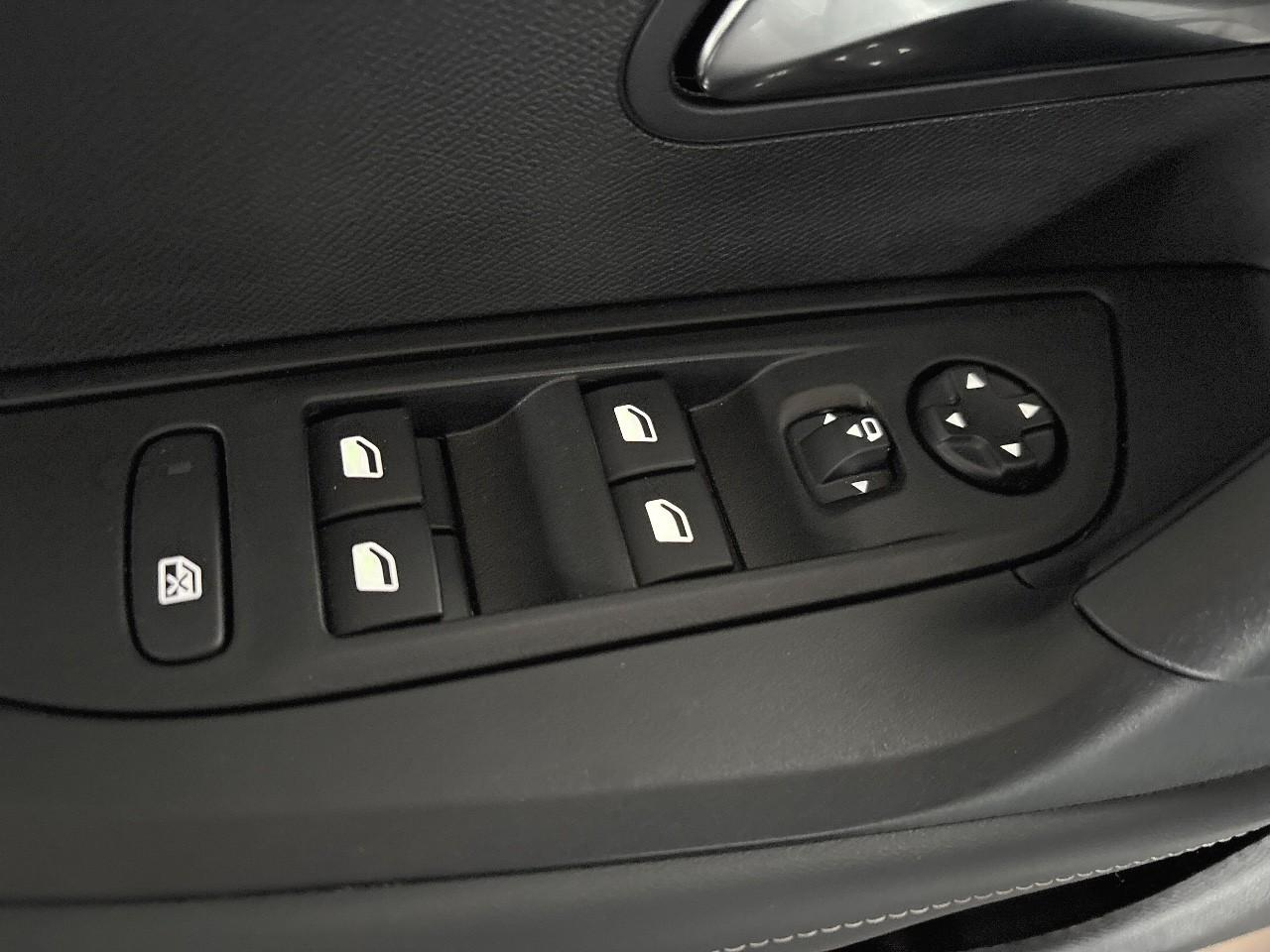 Peugeot 2008 130 s&s eat8 allure — photo 18