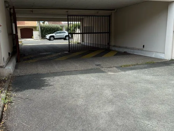 Stationnement Cauderan