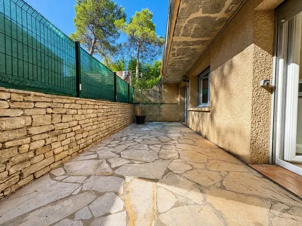 À louer Appartement meublé avec grande terrasse Eau et é