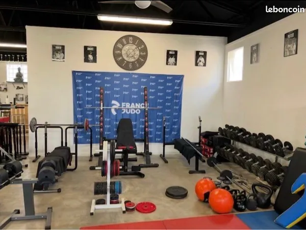 Loue salle de sport à Querciolo RT10 près de la route nationale