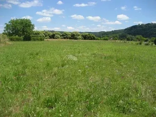 Terrain de 1300m² sur la commune de celles