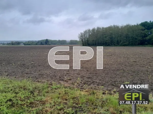ref9101. Terrains agricoles et divers loués à un agriculteur d
