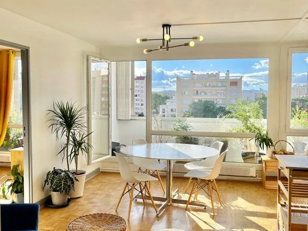 Chambre avec balcon privatif dans une colocation