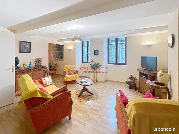 Maison 10 pièces 296 m²