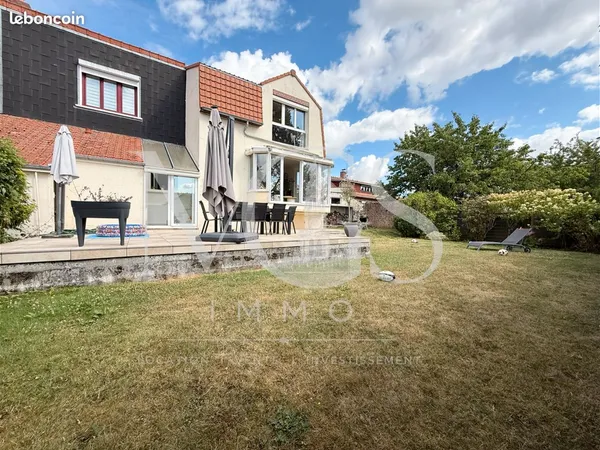 🏡 Maison semi plain-pied 190 m² - 4 chambres - Garage