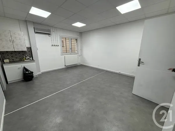 Local 23 m²