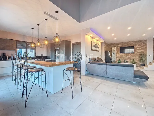 Maison 9 pièces 258 m²