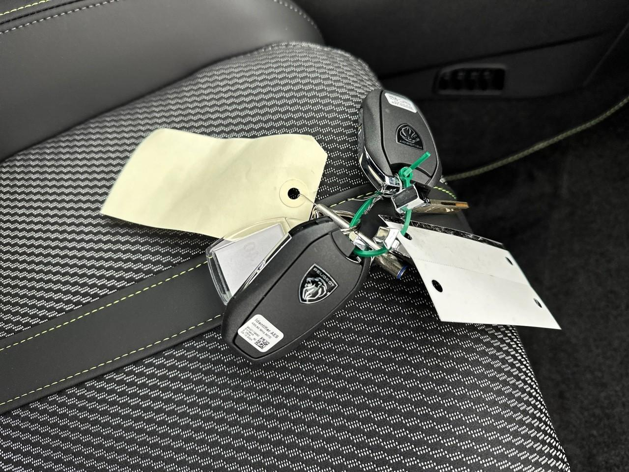 Peugeot 208 hybrid 145 e-dcs6 gt — photo 36