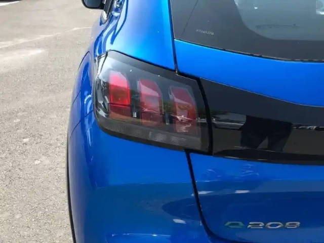 Peugeot 208 electrique 50 kwh 136ch — photo 17
