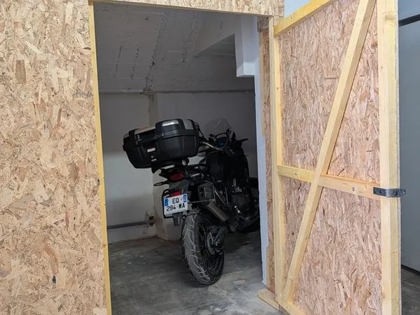Location box sécurisé à hyères - idéal matériel de loisirs, moto ou scooter