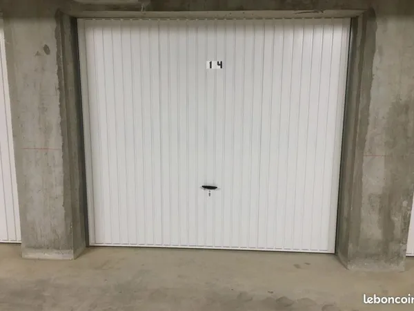 Garage - box 15m2 dans résidence sécurisée
