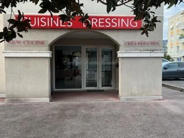 LOCAL COMMERCIAL PEGOMAS