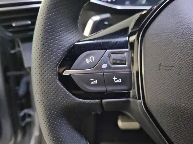Peugeot 208 hybrid 110 e-dcs6 — photo 39