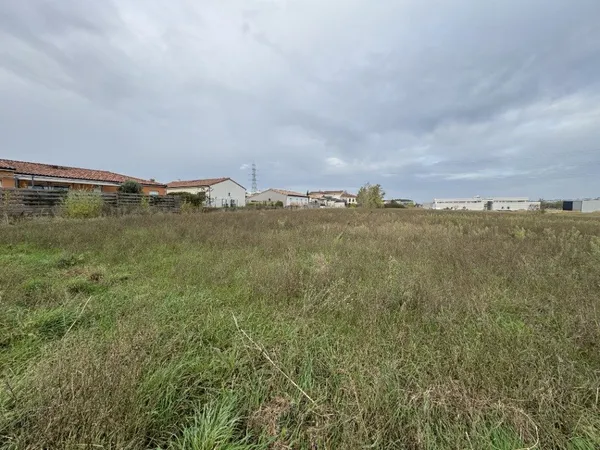 Terrain 280 m²
