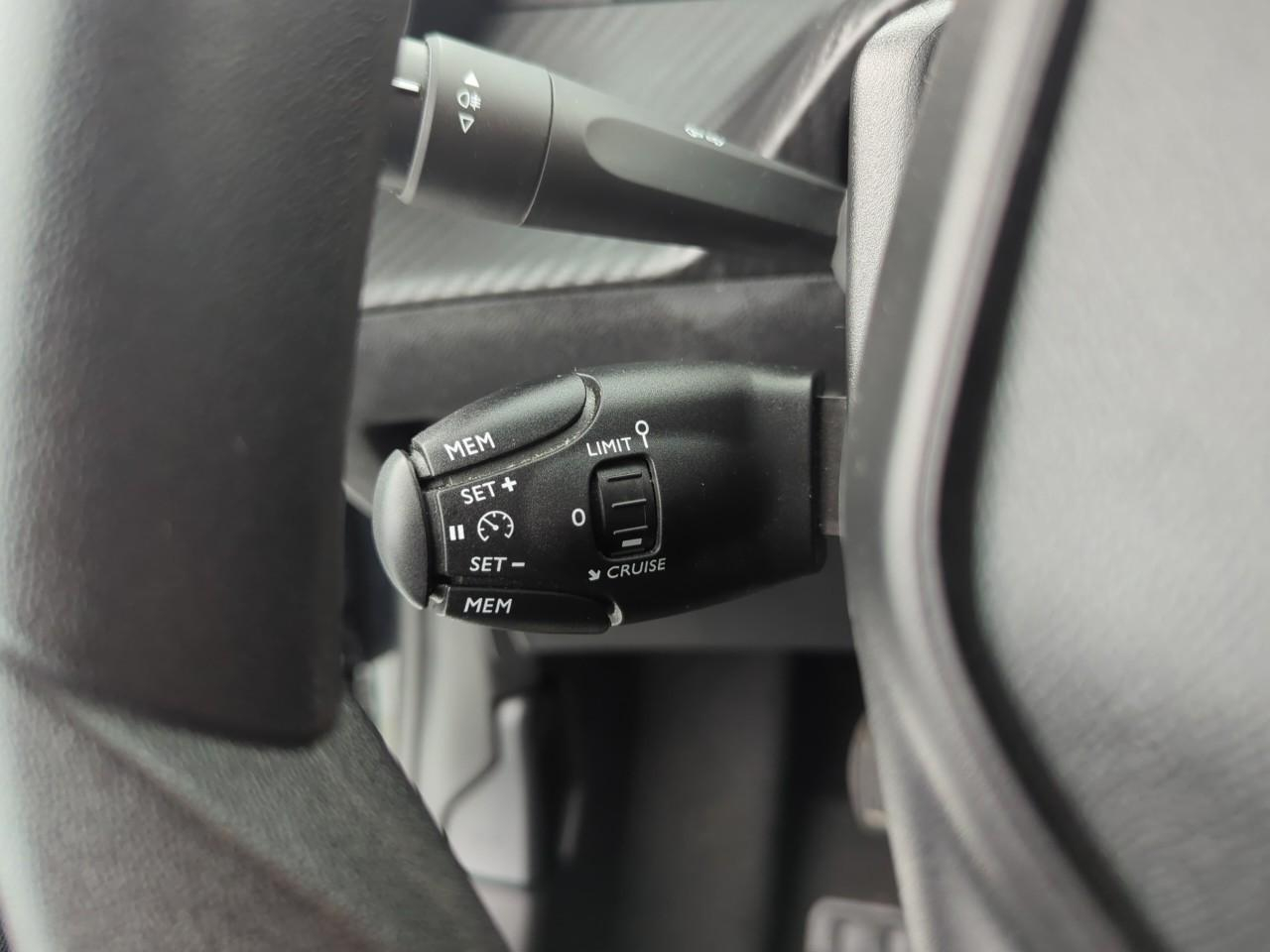 Peugeot 208 puretech 75 s&s bvm5 like — photo 18
