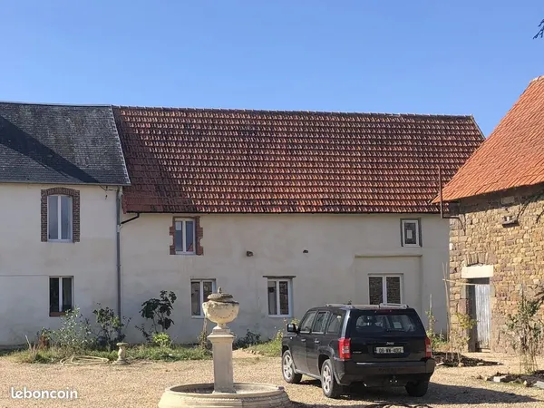 Maison de campagne située dans une ferme partagée avec des animaux. À 2 km de Hambye et à 12 minutes