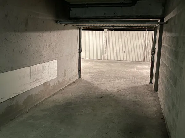 Loue grand Box/parking fermé Lyon 04 Croix-rousse métro Hénon