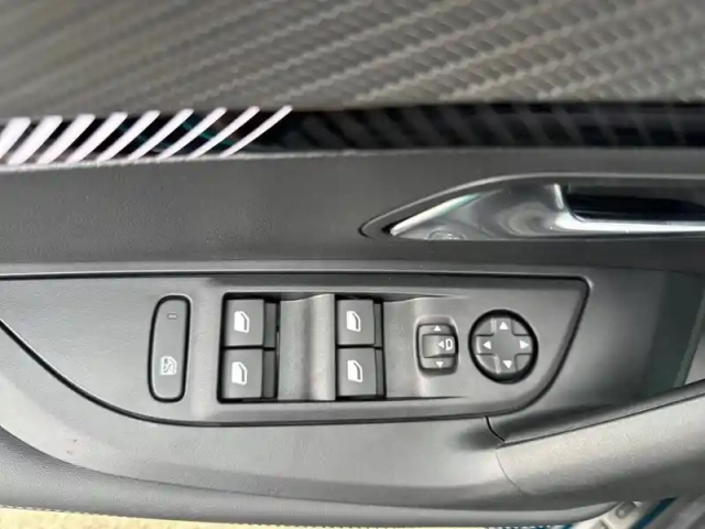 Peugeot 2008 hybrid 145 e-dcs6 — photo 20