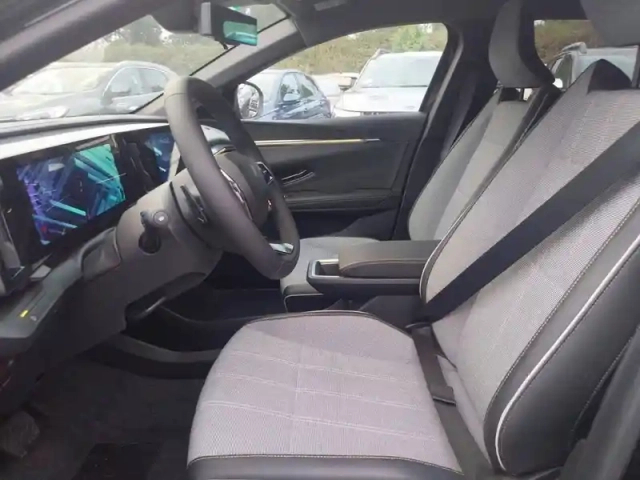 Renault Megane e-tech 220 ch autonomie confort gsr2 — photo 9