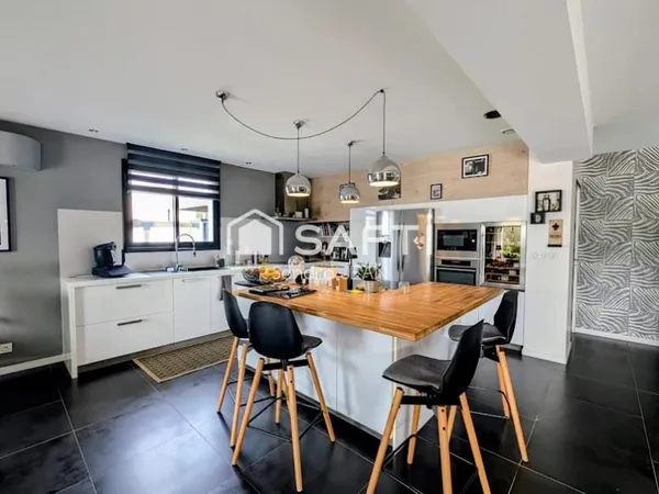 Maison 5 pièces 180 m²