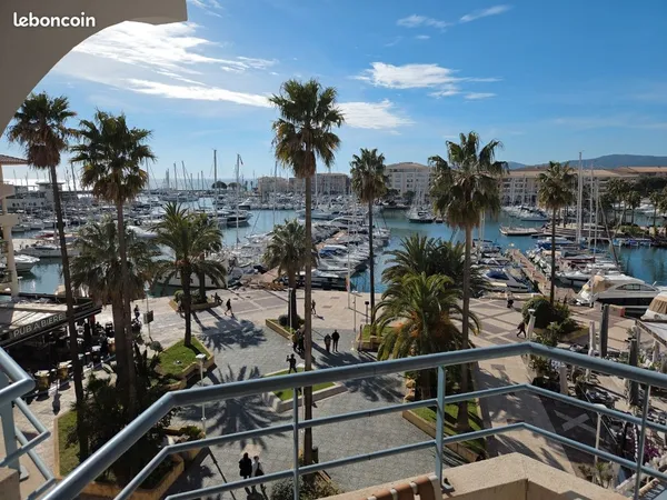 F2 + garage, vue port et mer excellent état