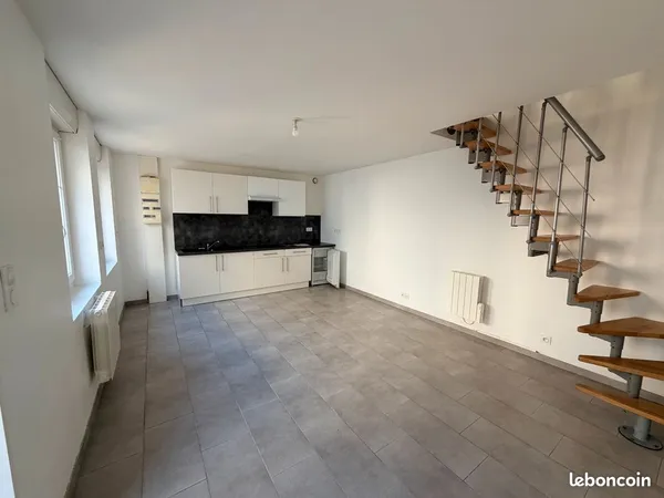 Beau T2 en duplex - proche centre ville de Sablé