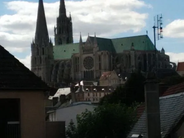 Studio vue cathédrale meublé et équipé avec parking à louer