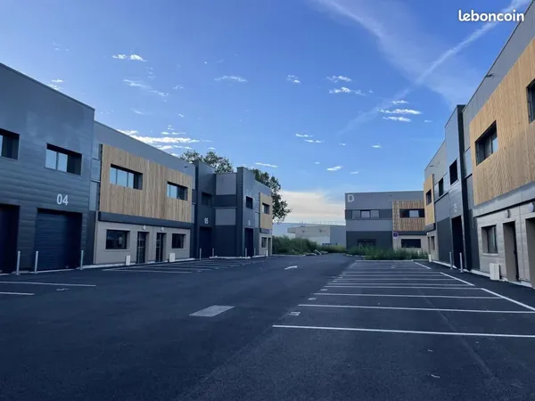 Local industriel 352 m²
