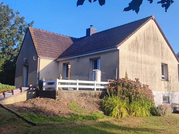 Maison de 88 m² - 3 chambres - Terrain de 2 100 m² - Dépendance à fort potentiel
