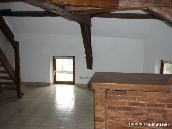 Au Centre bourg, Duplex78m2 dt58m2 CARREZ, habitez et ou en bureaux 89110 AILLANT. Libre d'occupatio