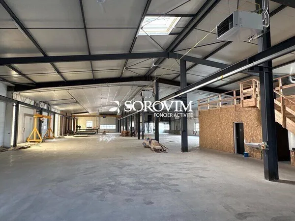 Local d'activité 1884 m²