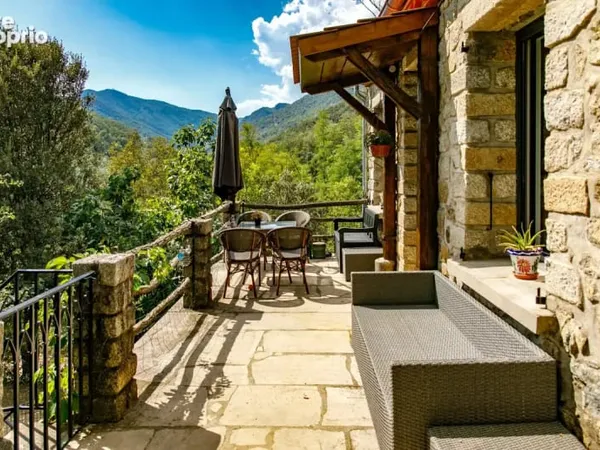 Mas rénové avec terrasse - jardin, garage et studio indépendant - 427000 euros