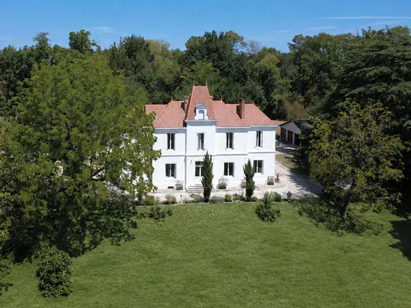 Élégant manoir avec maison d'amis, 11 hectares et vue panoramique