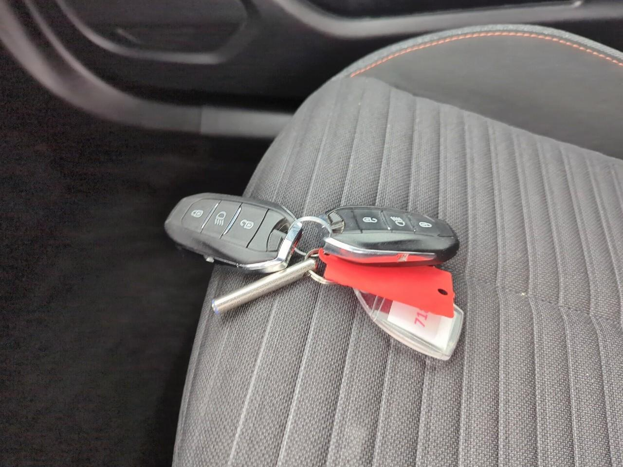 Peugeot 2008 electrique 136 ch active pack — photo 31