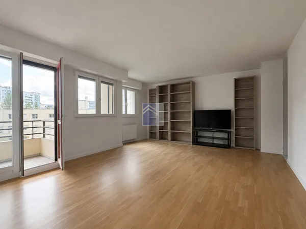 Courbevoie - Coeur de Ville - 5 pièces de 101m2 - Balcon cav