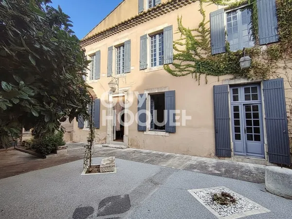 Carpentras - Maison de 253 m² - 9 pièces - 5 chambres - Cour intérieure - Proximité commodités