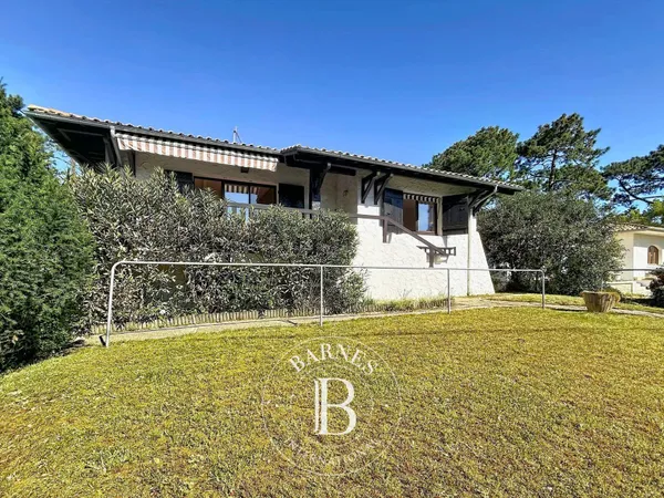 VILLA À RÉNOVER AVEC STUDIO INDÉPENDANT SUR TERRAIN DE 1 200 M² AU DOMAINE DE LA FORÊT À ARCACHON
