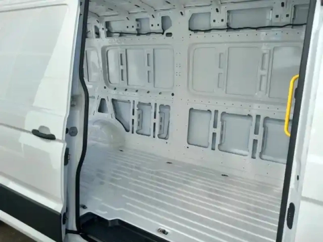 Volkswagen Crafter fg 35 l4h3 2.0 tdi 140ch business traction bva8 — photo 6