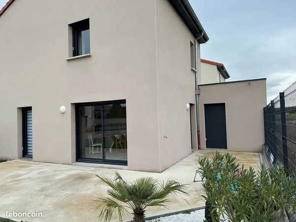 LOUE MAISON meublée FEURS 94M2 sur terrain de 300 m2