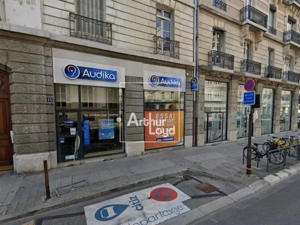 Local commercial 84 m²