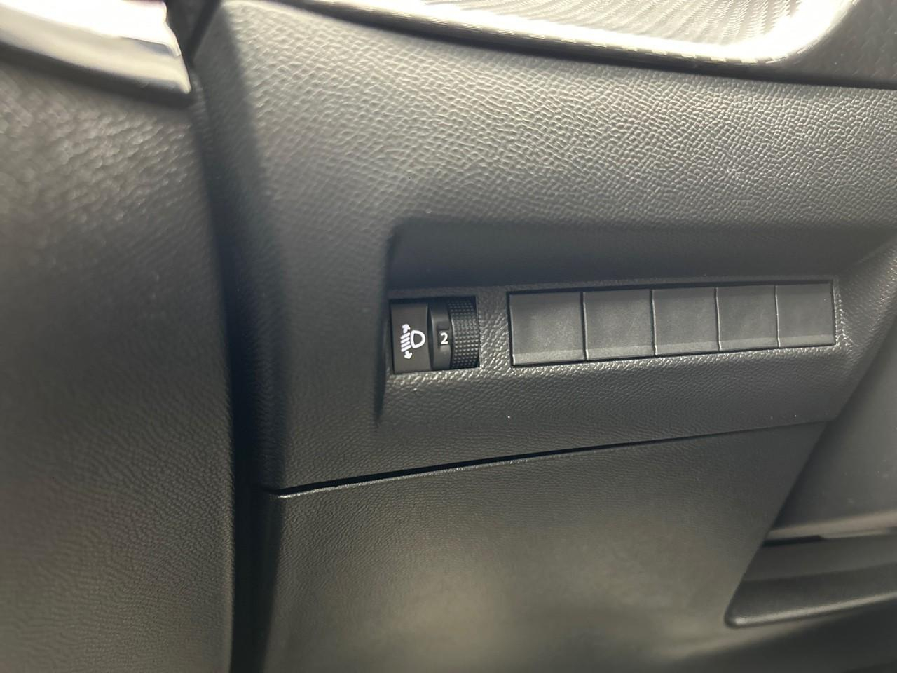 Peugeot 208 100 s&s bvm6 style — photo 21
