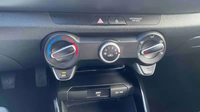 Kia Stonic 1.0 t-gdi 100 ch bvm6 — photo 9