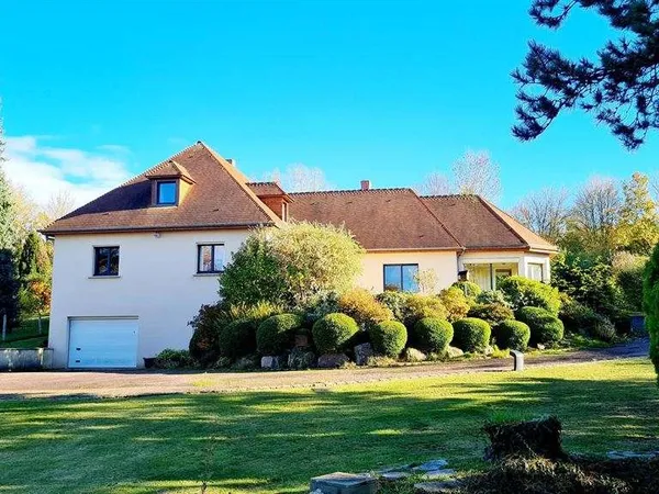 Maison 8 pièces 235 m²