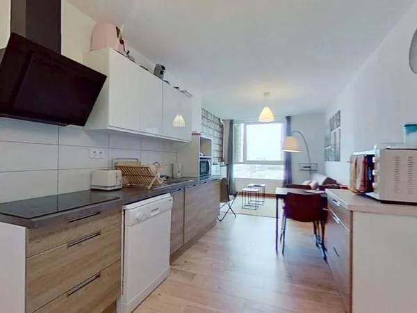 Studio 5 pièces 85 m²