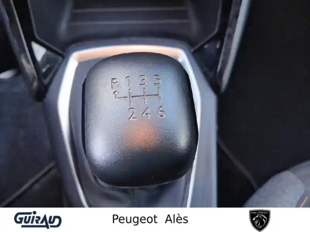 Peugeot 208 puretech 100 s&amp;s bvm6 — photo 15