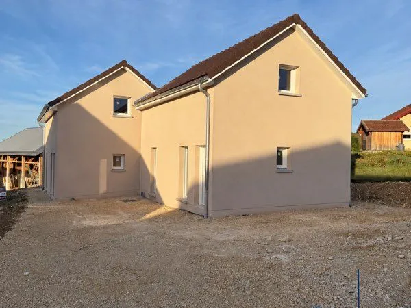 Maison de 2 chambre avec jardin et 2 places de parking