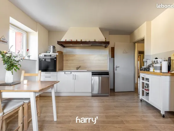 Maison 8 pièces 200 m²